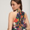 Ärmelloses Minikleid mit hohem Ausschnitt Ärmelloses Minikleid mit hohem Ausschnitt