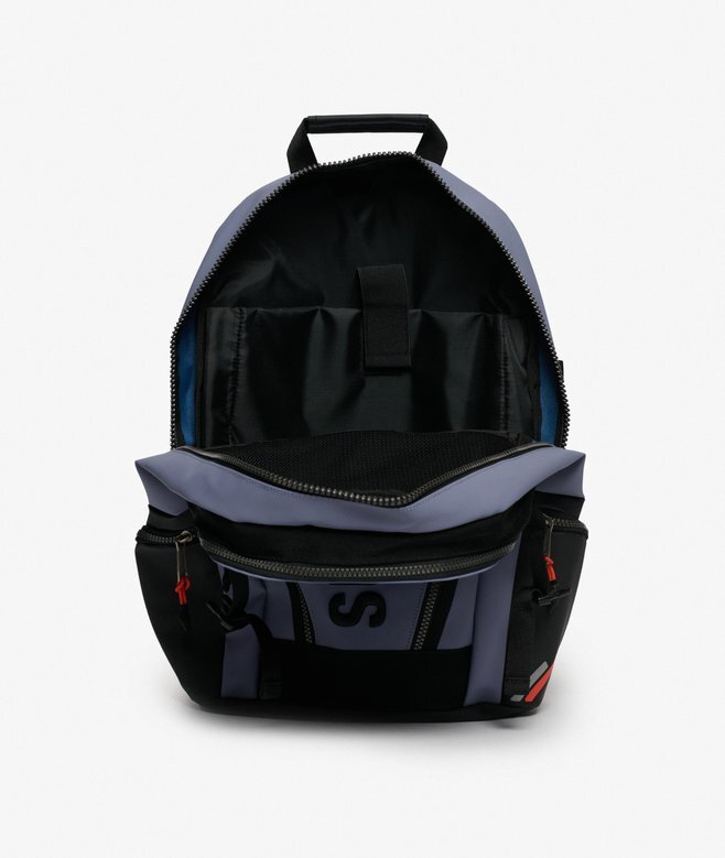 Rucksack mit Tarp-Stickerei Rucksack mit Tarp-Stickerei