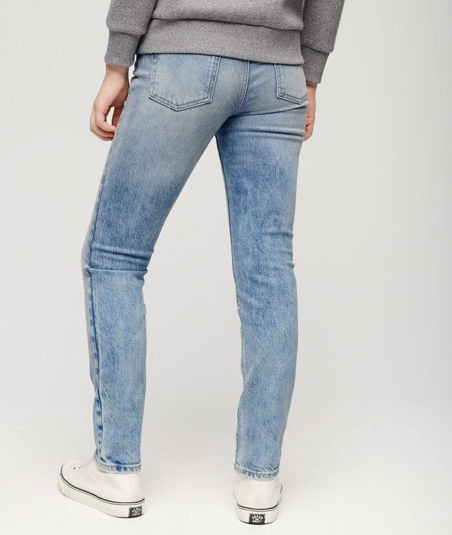 Slim-Fit-Jeans aus Organic Cotton mit mittlerer Leibhöhe Slim-Fit-Jeans aus Organic Cotton mit mittlerer Leibhöhe