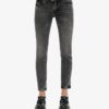 Slim-Fit-Jeans aus Organic Cotton mit mittlerer Leibhöhe Slim-Fit-Jeans aus Organic Cotton mit mittlerer Leibhöhe