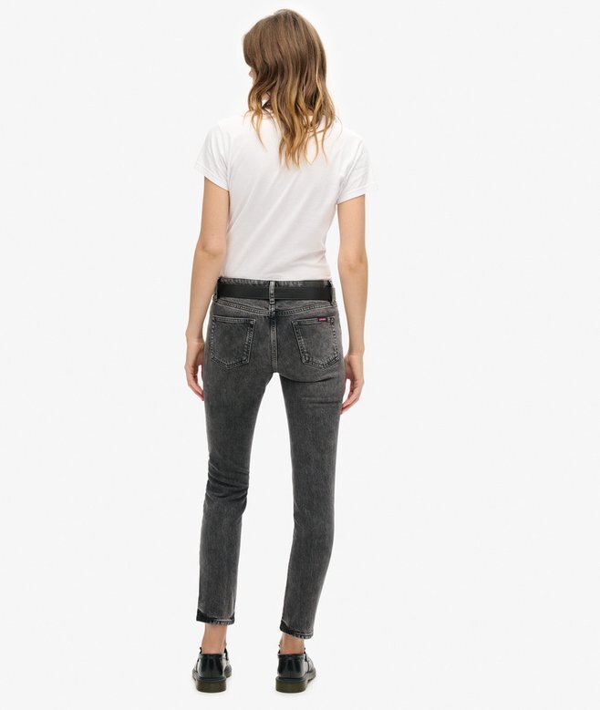 Slim-Fit-Jeans aus Organic Cotton mit mittlerer Leibhöhe Slim-Fit-Jeans aus Organic Cotton mit mittlerer Leibhöhe