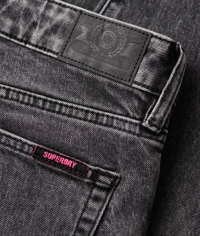 Slim-Fit-Jeans aus Organic Cotton mit mittlerer Leibhöhe Slim-Fit-Jeans aus Organic Cotton mit mittlerer Leibhöhe