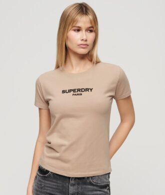 Sport Luxe Logo – Tailliertes, kurzes T-Shirt