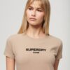 Sport Luxe Logo – Tailliertes, kurzes T-Shirt Sport Luxe Logo – Tailliertes, kurzes T-Shirt