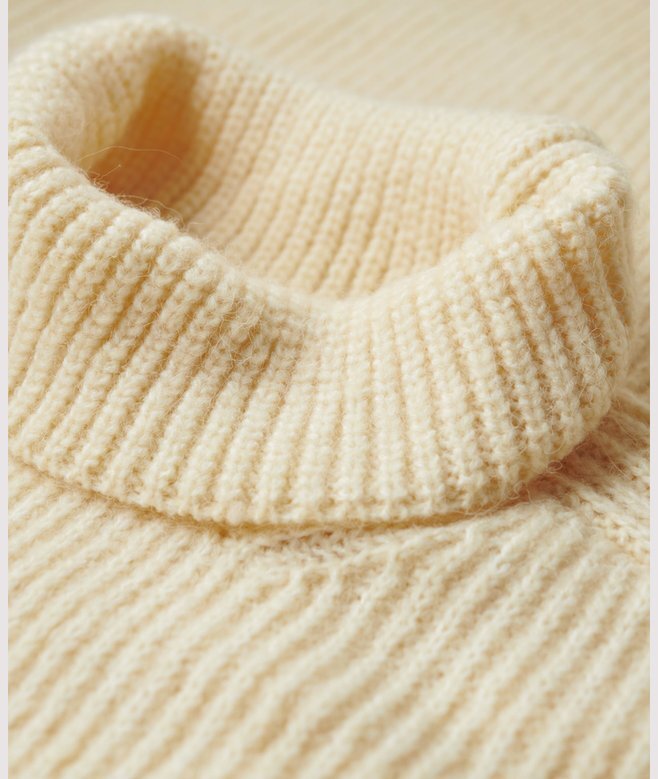 Strickkleid mit Rollkragen Strickkleid mit Rollkragen