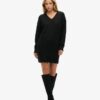 Strickkleid mit V-Ausschnitt Strickkleid mit V-Ausschnitt
