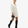 Strickkleid mit V-Ausschnitt Strickkleid mit V-Ausschnitt