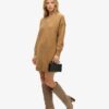 Strickkleid mit V-Ausschnitt Strickkleid mit V-Ausschnitt