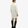 Strickkleid mit V-Ausschnitt Strickkleid mit V-Ausschnitt