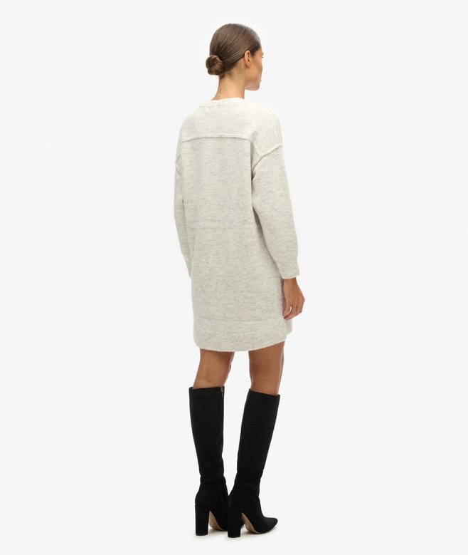 Strickkleid mit V-Ausschnitt Strickkleid mit V-Ausschnitt