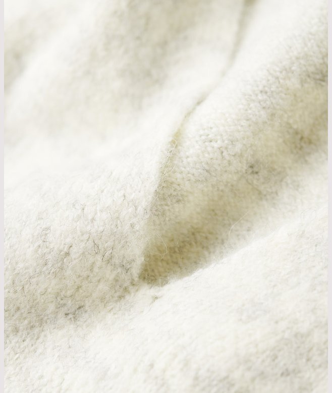 Strickkleid mit V-Ausschnitt Strickkleid mit V-Ausschnitt