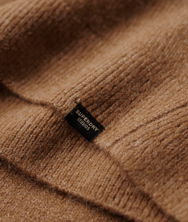 Strickkleid mit V-Ausschnitt Strickkleid mit V-Ausschnitt