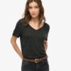 Studios Slub T-Shirt mit Stickerei und V-Ausschnitt Studios Slub T-Shirt mit Stickerei und V-Ausschnitt