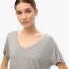Studios Slub T-Shirt mit Stickerei und V-Ausschnitt Studios Slub T-Shirt mit Stickerei und V-Ausschnitt