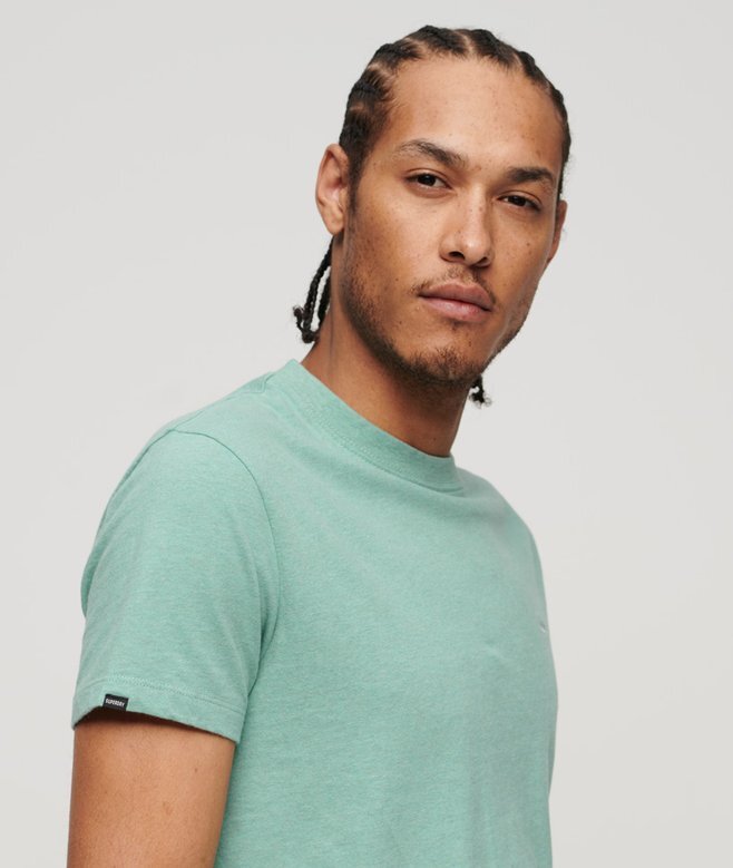 T-Shirt aus Organic Cotton mit kleinem Logo T-Shirt aus Organic Cotton mit kleinem Logo