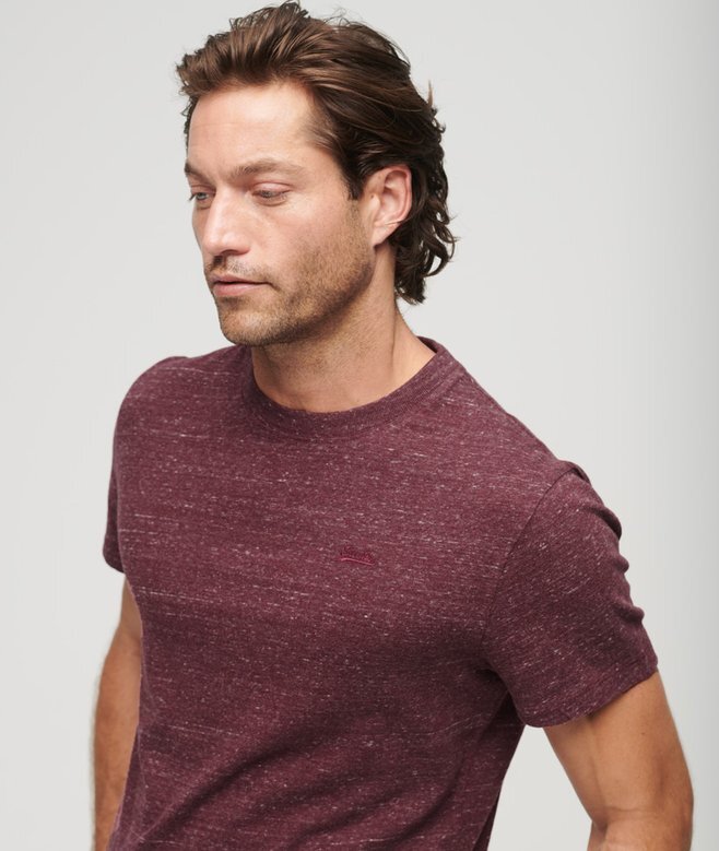 T-Shirt aus Organic Cotton mit kleinem Logo T-Shirt aus Organic Cotton mit kleinem Logo
