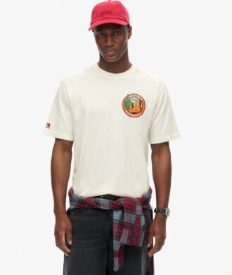 T-Shirt mit Aufdruck „Travel Postcard Chest“ T-Shirt mit Aufdruck „Travel Postcard Chest“
