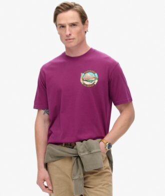 T-Shirt mit Aufdruck „Travel Postcard Chest“ T-Shirt mit Aufdruck „Travel Postcard Chest“