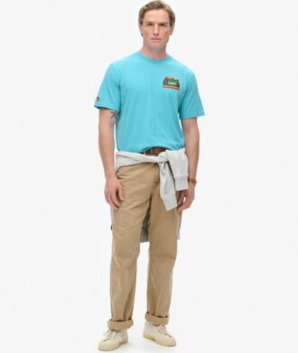 T-Shirt mit Aufdruck „Travel Postcard Chest“ T-Shirt mit Aufdruck „Travel Postcard Chest“