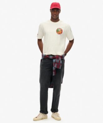 T-Shirt mit Aufdruck „Travel Postcard Chest“ T-Shirt mit Aufdruck „Travel Postcard Chest“