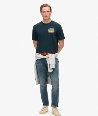 T-Shirt mit Aufdruck „Travel Postcard Chest“ T-Shirt mit Aufdruck „Travel Postcard Chest“