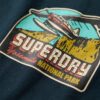 T-Shirt mit Aufdruck „Travel Postcard Chest“