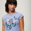 T-Shirt mit Blumenmuster und Flügelärmeln T-Shirt mit Blumenmuster und Flügelärmeln
