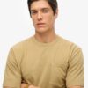 T-Shirt mit kontrastfarbener Naht an der Tasche
