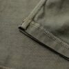 T-Shirt mit kontrastfarbener Naht an der Tasche