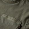 T-Shirt mit kontrastfarbener Naht an der Tasche