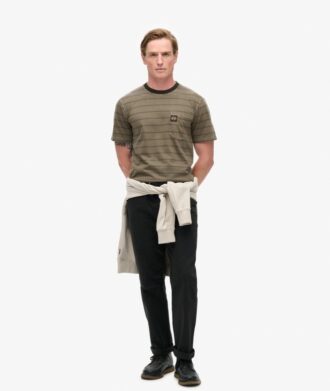 T-Shirt mit strukturierten Streifen und Tasche T-Shirt mit strukturierten Streifen und Tasche