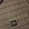 T-Shirt mit strukturierten Streifen und Tasche