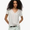 T-Shirt mit V-Ausschnitt und Slub-Stickerei