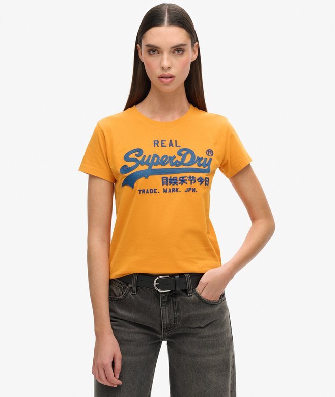 Tailliertes T-Shirt mit gesticktem Vintage-Logo Tailliertes T-Shirt mit gesticktem Vintage-Logo