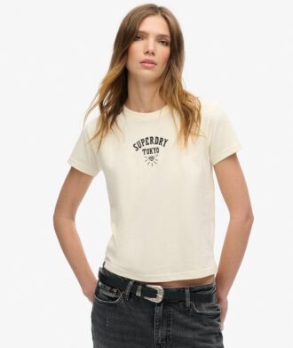 Tattoo-Strass-T-Shirt mit tailliertem Schnitt Tattoo-Strass-T-Shirt mit tailliertem Schnitt