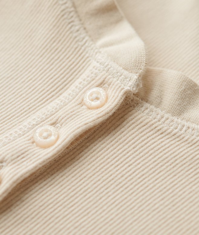 Unverzichtbares Kurzarm-Shorts-Oberteil Unverzichtbares Kurzarm-Shorts-Oberteil