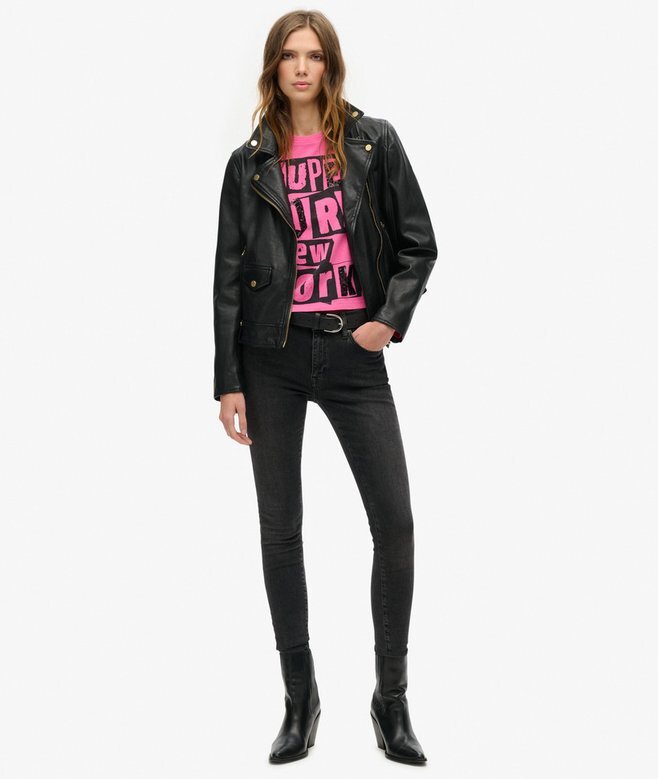 Verziertes Punk-T-Shirt mit Flügelärmeln Verziertes Punk-T-Shirt mit Flügelärmeln