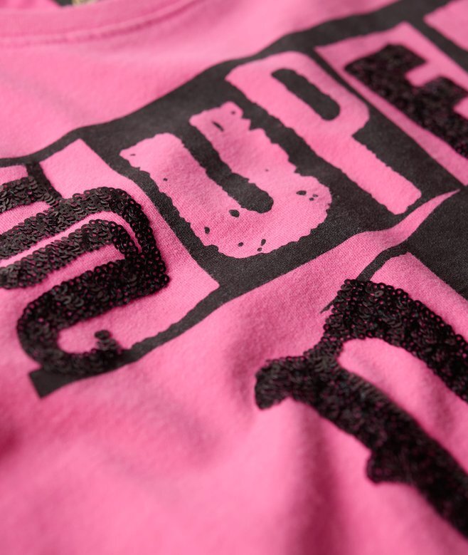 Verziertes Punk-T-Shirt mit Flügelärmeln Verziertes Punk-T-Shirt mit Flügelärmeln