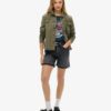 Verziertes Varsity-T-Shirt in lockerer Passform Verziertes Varsity-T-Shirt in lockerer Passform