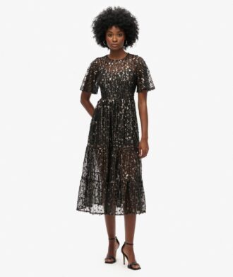 Voluminöses, gestuftes Midi-Kleid aus Mesh Voluminöses, gestuftes Midi-Kleid aus Mesh