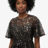 Voluminöses, gestuftes Midi-Kleid aus Mesh
