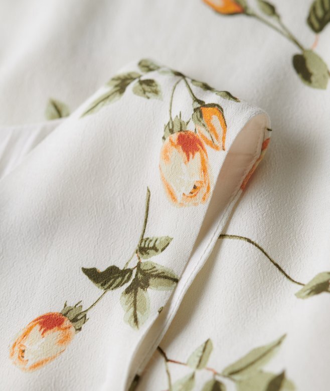 Voluminöses, ärmelloses Kleid Voluminöses, ärmelloses Kleid
