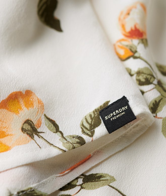 Voluminöses, ärmelloses Kleid Voluminöses, ärmelloses Kleid