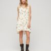 Voluminöses, ärmelloses Kleid Voluminöses, ärmelloses Kleid