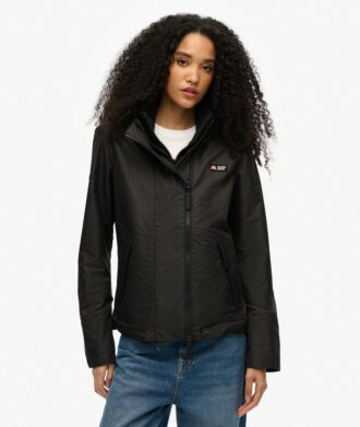 Windjacke mit Kapuze für den Berg