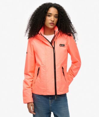 Windjacke mit Kapuze für den Berg