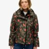 Windjacke mit Kapuze für den Berg Windjacke mit Kapuze für den Berg