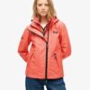 Windjacke mit Kapuze für den Berg Windjacke mit Kapuze für den Berg