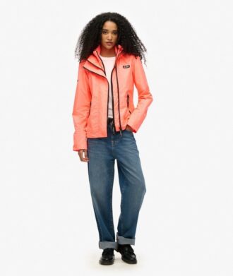 Windjacke mit Kapuze für den Berg