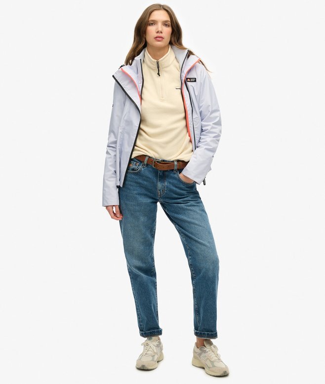 Windjacke mit Kapuze für den Berg Windjacke mit Kapuze für den Berg